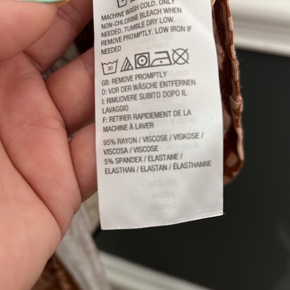 LOGO Layers XL Tank Top Loose Fit Cream/Brown Design - Picture 5 of 7